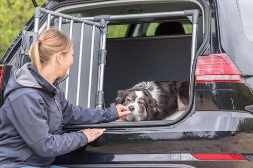 TRIXIE Hunde-Transportbox, Aluminium, L: 92 x 64 x 78 cm, grafit, rutschfste Liegematte, Klettleiste am Boden, Sicherheitsverschluss, stabil und geräuscharm, hochgeschlossene Wände - 39338