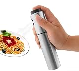 [Fácil de usar y limpiar] La jeringa de botella de spray consta de una tapa de botella y un cuerpo principal. Cuando se utiliza, agitar bien antes de pulsar el botón. Esto hará que tu comida se vea más hermosa y tenga mejor sabor. Al limpiar, vierte agua caliente y detergente suave, agita la tapa, agita la botella de pulverización, presiona el botón para rociar, limpia la pajita y la boquilla, y el agua fluye directamente desde la botella. Añadir agua caliente 2 – 3 veces para enjuagar.