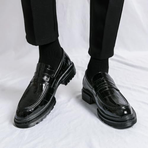 Zapatos de vestir slip-on tipo mocasín de charol moderno con tacón bajo para hombre 2