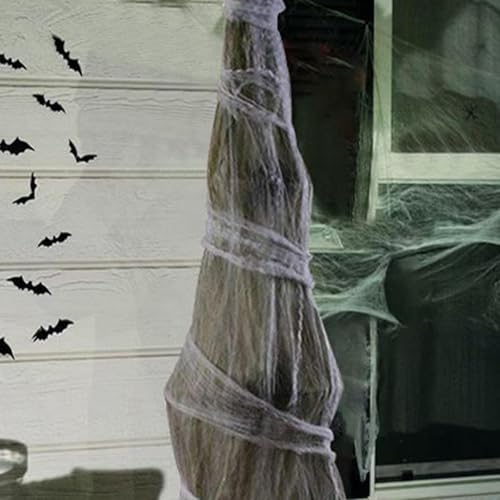 Faux cadavre Halloween pour décorer une terrasse de maison hantée