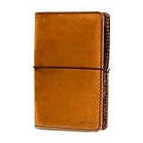 PRAKTISCH - Unser Reiseorganizer ist der perfekte Begleiter für deinen nächsten Trip! Neben deinem Lonely Planet (max. 900 Seiten) kannst du noch einen Reisepass, Boardingpass, EC Karten, Notizzettel uvm. unterbringen. Egal ob auf dem Weg zum Flieger oder auf Erkundungstouren am Zielort – die wichtigsten Dinge sind immer griffbereit! Praktischer Nebeneffekt: Er schützt dabei nicht nur deinen Reiseführer vor den Strapazen deiner Reise, mit ihm in der Hand wirst du auch nicht als „Touri“ enttarnt.