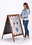 Diseño: Panel publicitario con lámina magnética para el uso simultáneo de pósteres y pizarra; bisagras de metal estables y travesaños mantienen la pizarra junta