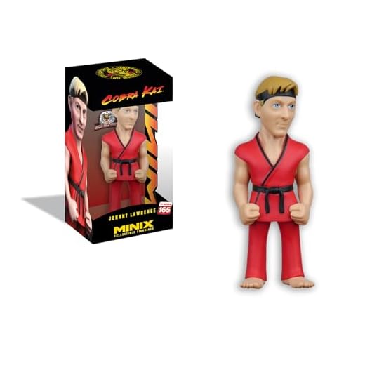 MINIX Bandai Figura de colección 12 cm, Cobra Kai, Johnny Lawrence Rojo, Coleccionables para Exhibición, Idea de Regalo, Juguetes para Niños y Adultos, Fans De TV (MN18932)