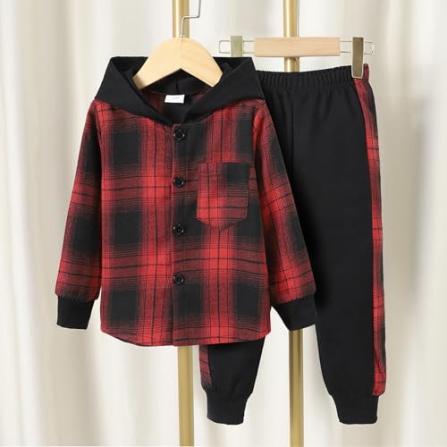 Design patchwork à carreaux pour cet ensemble vêtements enfants rouge et confortable