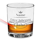 Ein individuell gravierter Klassiker, der im Gläserschrank nicht fehlen darf. Unsere gravierten Whiskygläser bestehen aus hochwertigem, robustem Glas, sind leicht zu reinigen und spülmaschinengeeignet. Mit einer Höhe von 9,4 cm und dem Durchmesser von 8,3 cm liegt unser Whisky Glas aus langlebigem Klarglas sehr angenehm in der Hand. Mit ca. 315 ml Füllmenge sind auch größere Drinks kein Problem!