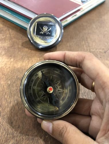 Brújula de latón con estuche de cuero grabado miniatura 2