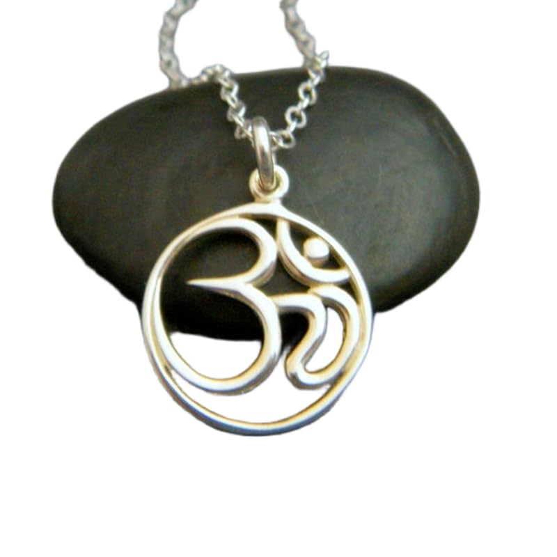 LKBEADS Collana om in argento sterling 925. Ciondolo a cerchio. Gioielli zen yoga. Piccolo e semplice simbolo ohm. Delicato. Per tutti i giorni. Gioielli delicati. Regalo | Con catena da 18 pollici |