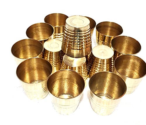 Petite vaisselle d'exception avec ce set de verres en laiton pur