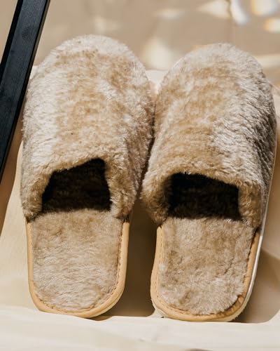 Image of Premium Fur Home Slippers For Women & Men For Winter Capet Slippers for Bedroom Indoor Carpet house slides