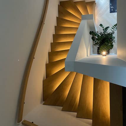 LEDChampion LED Treppenstufenbeleuchtung mit Bewegungsmelder | Dynamische Beleuchtung | Komplettset für 16 Stufen | Warmweißes Licht 2700K | 50cm Led Streifen Cover