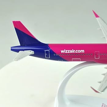 Wizz Air 1/200航空機モデル Amazon.com: ANDSYYDS 1/200 Scale WIZZ AIR A321 Airplane