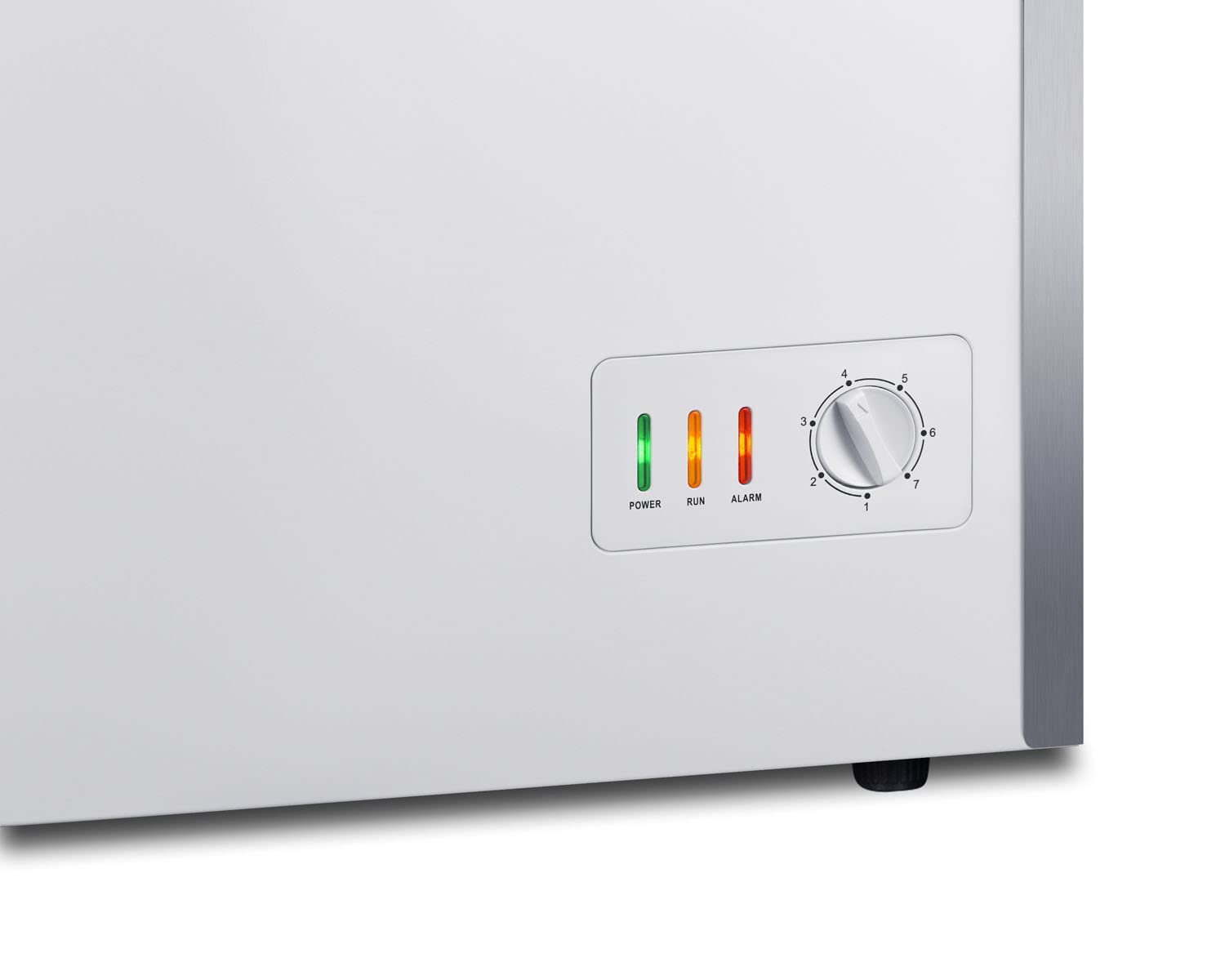 Summit Appliance SCFM103 Commercially Listed 10 Cu.Ft. Chest Freezer in White with Stainless Steel Corner Guards, Manual Defrost, Storage Baskets, Adjustable Thermostat, Removable Divider and Lock