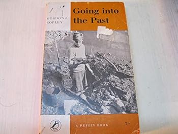 Paperback Going into the Past Book