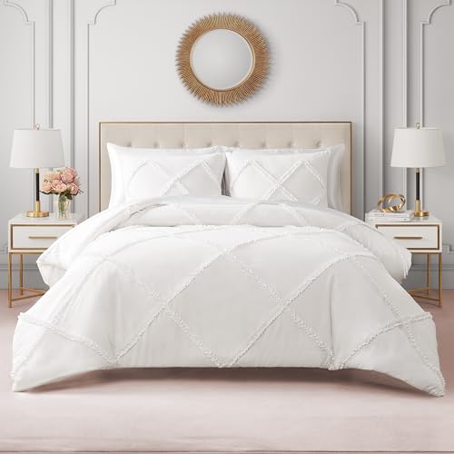 Image of Juicy Couture Diamond Queen Comforter Set - Ruffle 3-Piece Machine Washable Reversible Bedding Comforter Set, White