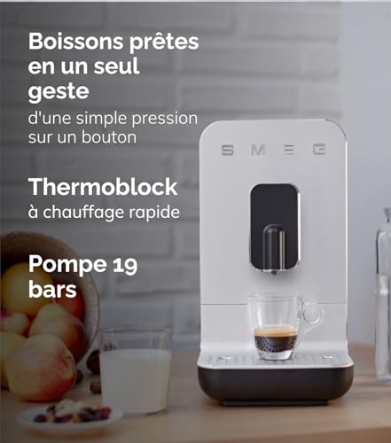 Smeg, Machine à Café Expresso Automatique BCC11BLMEU, Broyeur à grain intégré, Système Thermoblock, Réservoir d'Eau 1,4 L, Bac Récupérateur Amovible, Dimensions Compactes, 1350W, Noir