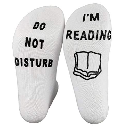 YOISMO Calcetines divertidos de algodón transpirable con texto en inglés «Do Not DisstURB I'M reading» Cover