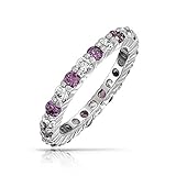 Mit Stil - ihre Geliebten zu dieser atemberaubenden, Eternity band Ring behandeln. Mit perlendem, zwei Ton würdigte mit glänzenden simulierten Amethyst, Violett der farbigen cz Gegen klare Cz. Koppeln Sie die stapelbare Stil mit anderen fave Silber Schmuck für sie voll im Trend.