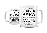 Kaffeetasse mit lustigem Spruch: 'Ich bin stolzer Papa einer wahnsinnig fantastischen Tochter... und ja, sie hat mir diese Tasse geschenkt.' Duraglaze-Tassen mit patentierter Beschichtung sind hochgradig spülmaschinenfest und überstehen mehr als 2.000 Spülgänge. Dies sind die ersten Tassen, welche die Norm ,,spülmaschinenfest' erfüllen und eignen sich somit auch ideal für die Herstellung langlebiger Geschenke