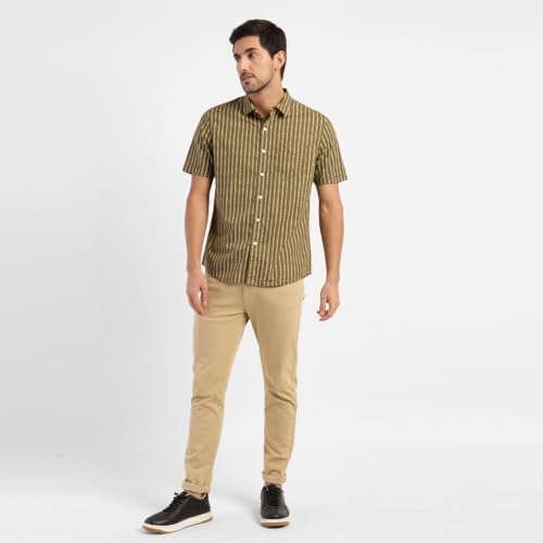 Image of Levi's Men's Solid Slim Fit Shirt