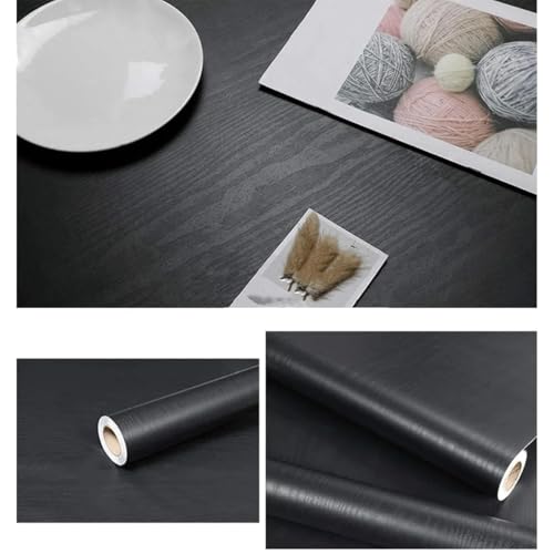 Papier peint effet bois noir pour relooker un plan de travail de cuisine moderne