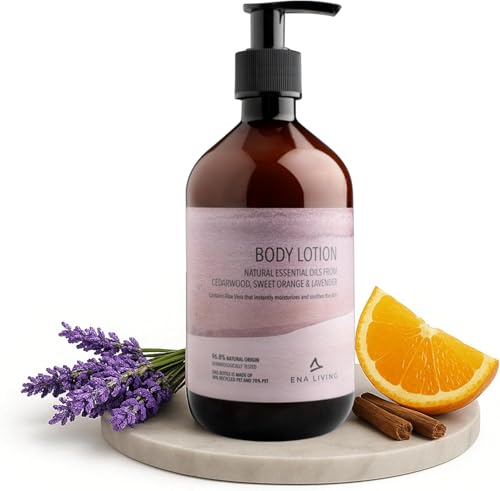 Körperlotion im Spender – Ena Living Bodylotion 500ml mit Lavendel, Orange & Zedernholz Feuchtigkeitsspendende Hautcreme für Damen & Herren – Parfümiert, Ohne Farbstoffe, Vegane Pflege Körperlotion im Spender – Ena Living Bodylotion 500ml mit Lavendel, Orange & Zedernholz Feuchtigkeitsspendende Hautcreme für Damen & Herren – Parfümiert, Ohne Farbstoffe, Vegane Pflege