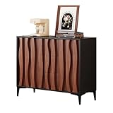 Design classique et élégant : ce buffet présente d’élégants panneaux à rainures verticales qui créent un aspect texturé raffiné. Son design intemporel s’intègre harmonieusement aussi bien dans un décor traditionnel de style campagnard que dans un décor moderne, faisant de ce buffet une pièce maîtresse polyvalente for votre salle à manger, votre salon ou votre entrée.