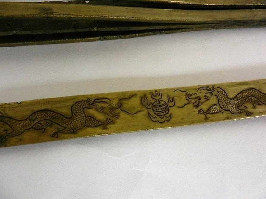 「荣華富貴　大明萬歴年造　龍や童子」などが彫刻された大形の黄銅製錠前 荣華富貴 大明萬歴年造 龍や童子」などが彫刻された大形の黄銅製