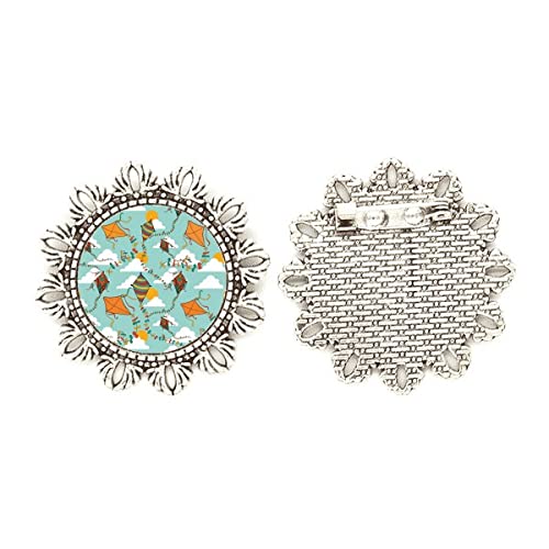 Broche con diseño geométrico para realzar tus looks diarios con flores plateadas
