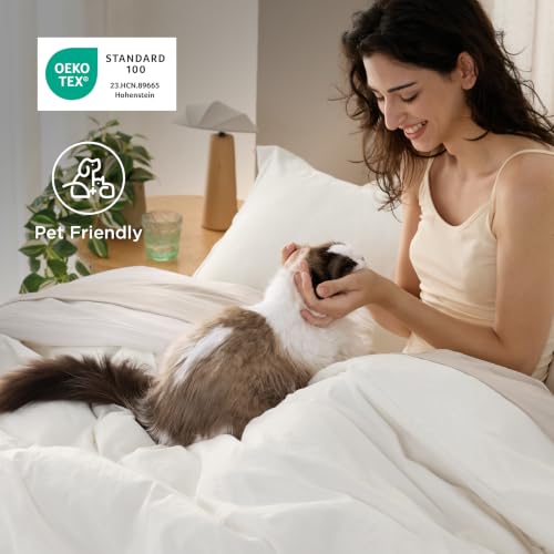 Image of Bedsure Duvet Cover Queen Size with Fitted Sheet - 4 Pieces Prewashed Polyester Extra Soft Bedding Set, Includes 1 Duvet Cover 90''x90'' with Zipper Closure, 2 Pillow Shams, 1 Fitted Sheet, White