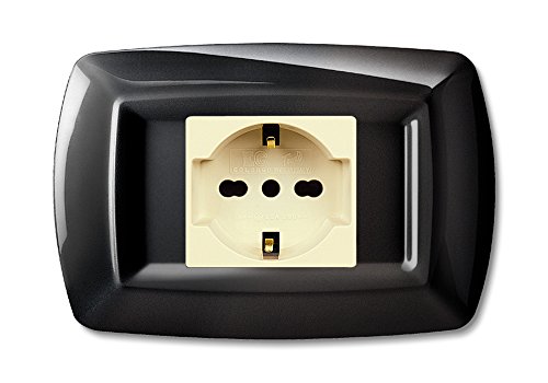 Placca Magic 1P Schuko noire Tondo idéale pour rénover les prises de cuisine