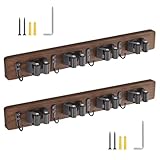 Solution de rangement polyvalente: Doté de 4 emplacements et de 4 crochets, ce support à outils est idéal pour suspendre serpillières, balais et autres outils de jardin. Il vous aide à organiser votre espace et à garder vos outils bien rangés et facilement accessibles.