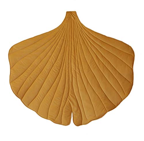 Tapis de coquillage en velours miel pour créer un coin lecture cosy dans la chambre d'enfant