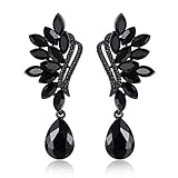 Estos aretes colgantes de gota de mariposa negra vintage están hechos de aleación de zinc chapado en negro y cristal austriaco.