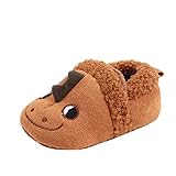 Los patucos son un imprescindible en el outfit de cualquier recién nacido. No solo mantienen sus pies calentitos, sino que les darán un toque único a su total look.