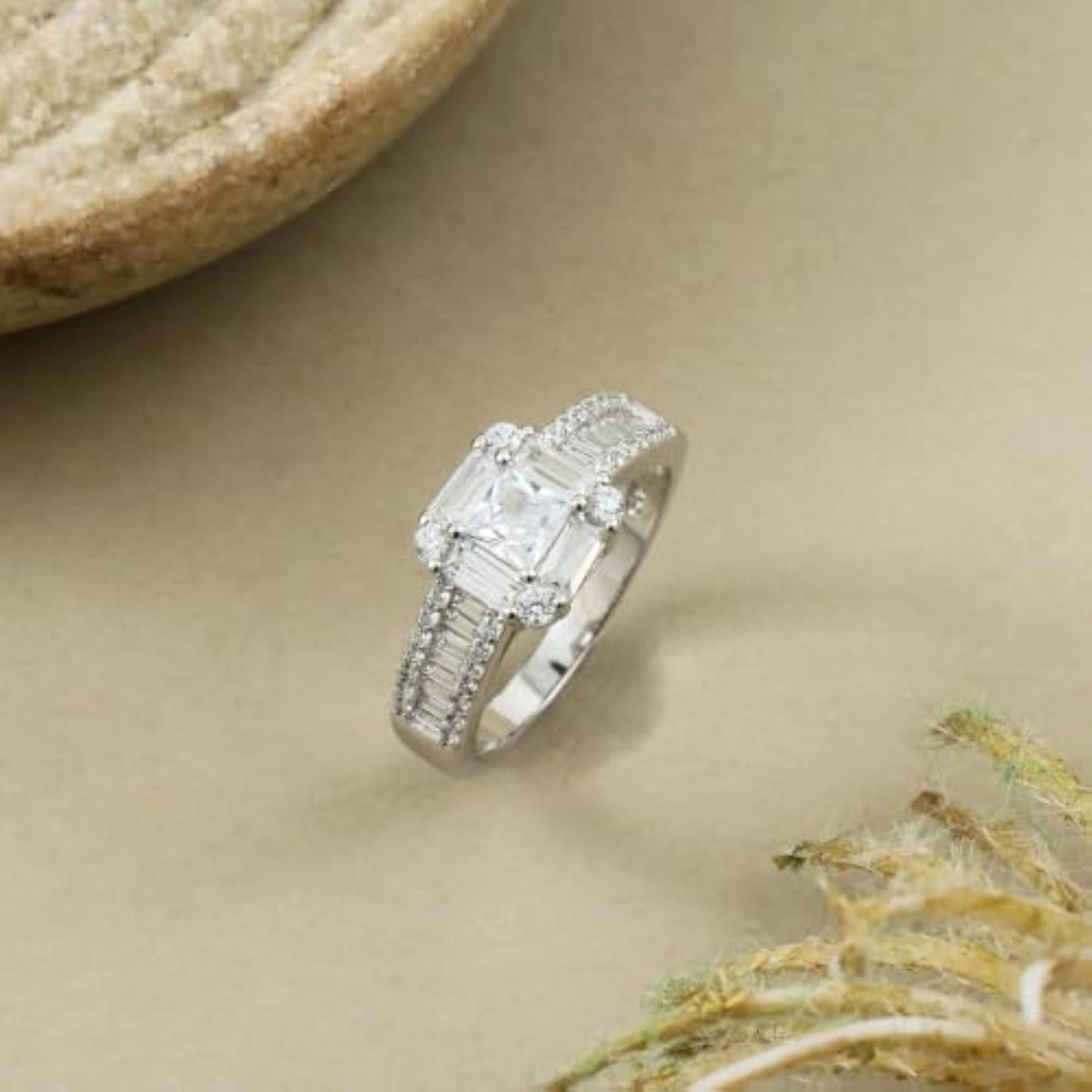 Women's 925 Sterling Emerald Crown Design Ring