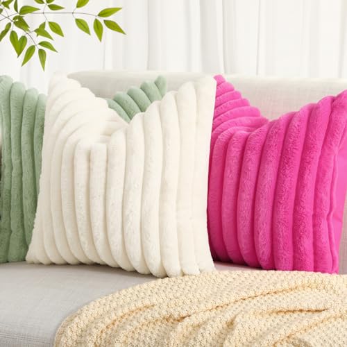 Decoruhome BZT-032 Christmas Faux Fur Throw Pillow Covers 18X18 Set Of 2 thumb #3