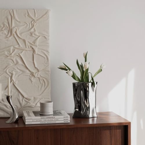 Vase en céramique plaqué pour sublimer une décoration de salon triste