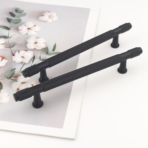 Poignées dorées pour armoires de cuisine et relooking de commode