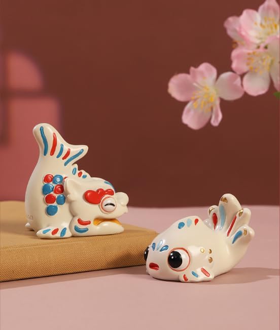 Vista 3 de Hand-Painted Resin Figurine Set Goldfish and Ao Fish- Adorable Desktop & Car Decor, Auspicious Handcrafted Gift (A Goldfish +A Ao Fish)