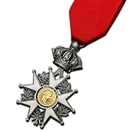 Esta es la primera versión de la medalla otorgada por Napoleón. Fue galardonado durante el Primer Imperio 1804 - 1814 Medalla de reproducción de alta calidad con cinta y broche en la parte posterior de la medalla. Dimensiones: 4,3 cm x 13 cm con acab...