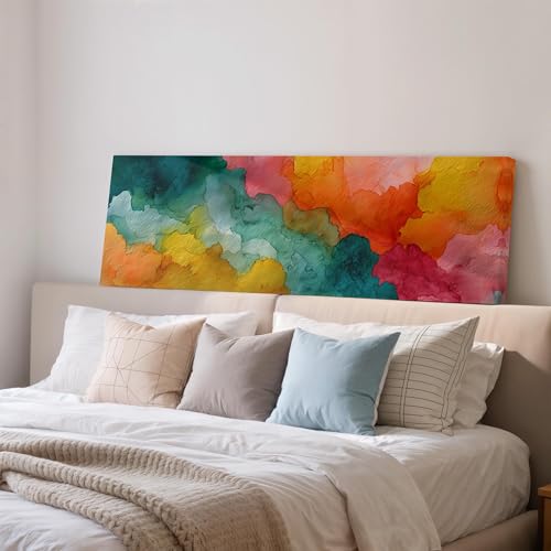 Peinture aquarelle colorée pour décorer un grand mur vide de salon