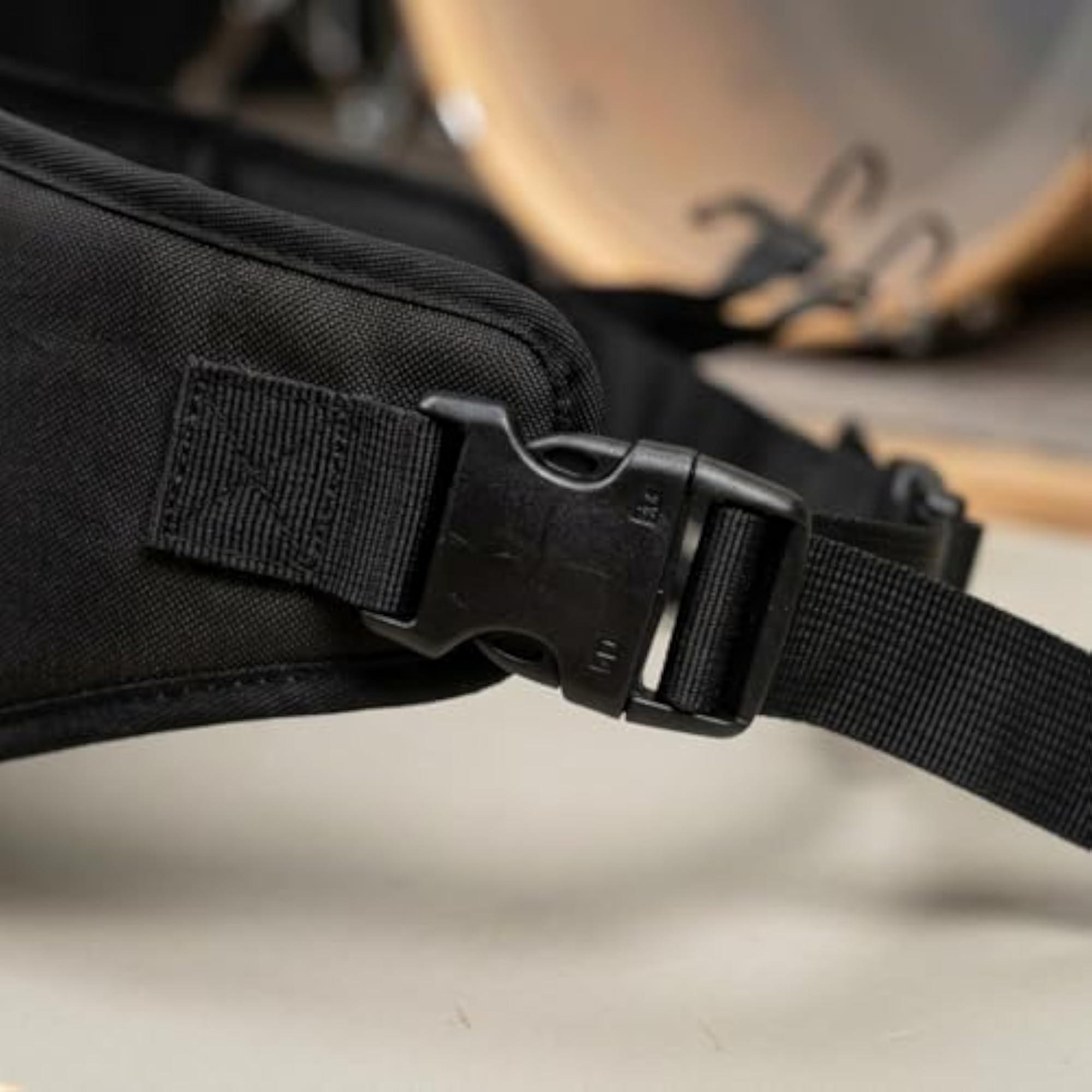 Handsunrestricted Waist Drum Strap