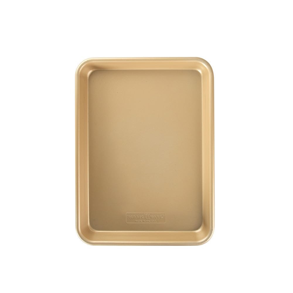 Nordic Ware Naturals Non-Stick Baker's Quarter Sheet, Aluminium Baking Tray, Premium Bakeware To Bake and Reheat Small Meals, Made in the USA, Silver