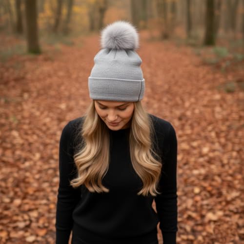 Conjunto de gorro y guantes de invierno para mujer con pompones A2Z 2