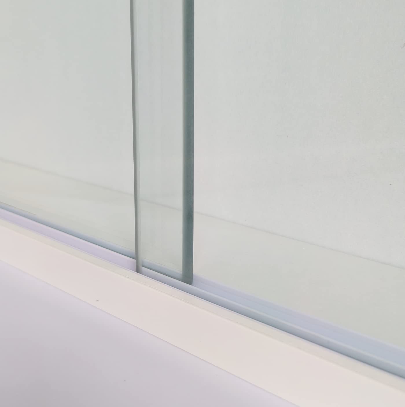 VDD Vitrine stehend Hängevitrine - Glasböden 50 cm breit x 4,5 tief - Schiebetüren