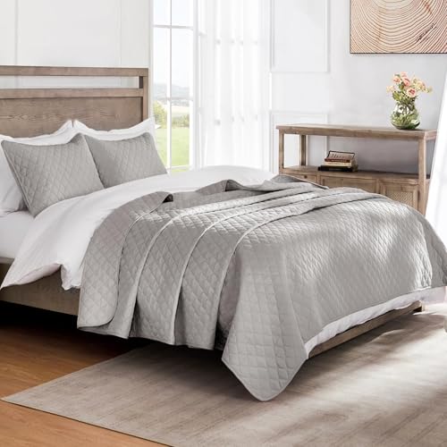 Exclusivo Mezcla Reversible King Size Quilt Bedding Set with Pillow Shams, Lightweight Quilts King Size, Soft Bedspreads Bed Coverlets for All Seasons - (Light Grey, 104"x96")