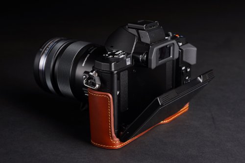 Demi camera case Olympus OM-D E-M5 cuir véritable marron housse TP