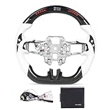 [Conception ergonomique prête pour la race] La forme D à fond plat augmente l'espace pour les jambes et permet des entrées de direction rapides. Les poignées en cuir perforées blanches avec des accents en fibre de carbone offrent un contrôle maximal dans toutes les conditions. Les crêtes des doigts et la compatibilité des palettes de levier de vitesses complètent la configuration de course professionnelle.