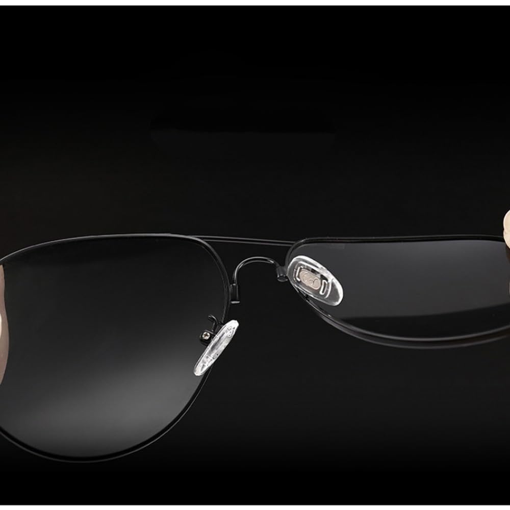 Polarisierte, photochrome Sonnenbrille aus Titan für Herren, die im Freien Auto fahren möchten.