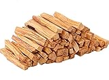 250 gramos de palo santo natural y ecológico, tallado a través de corte natural que le confiere a cada palo su propia forma, todos ellos cosechados de forma sostenible. Prende un extremo del palo santo, mantén la llama unos instantes y agitalo hasta que la llama se apague y obtengas la esencia del palo santo a través de su humo blanco y aromatico